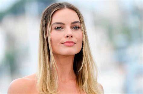 Margot Robbie: Bio, Height, Weight, Age, Measurements